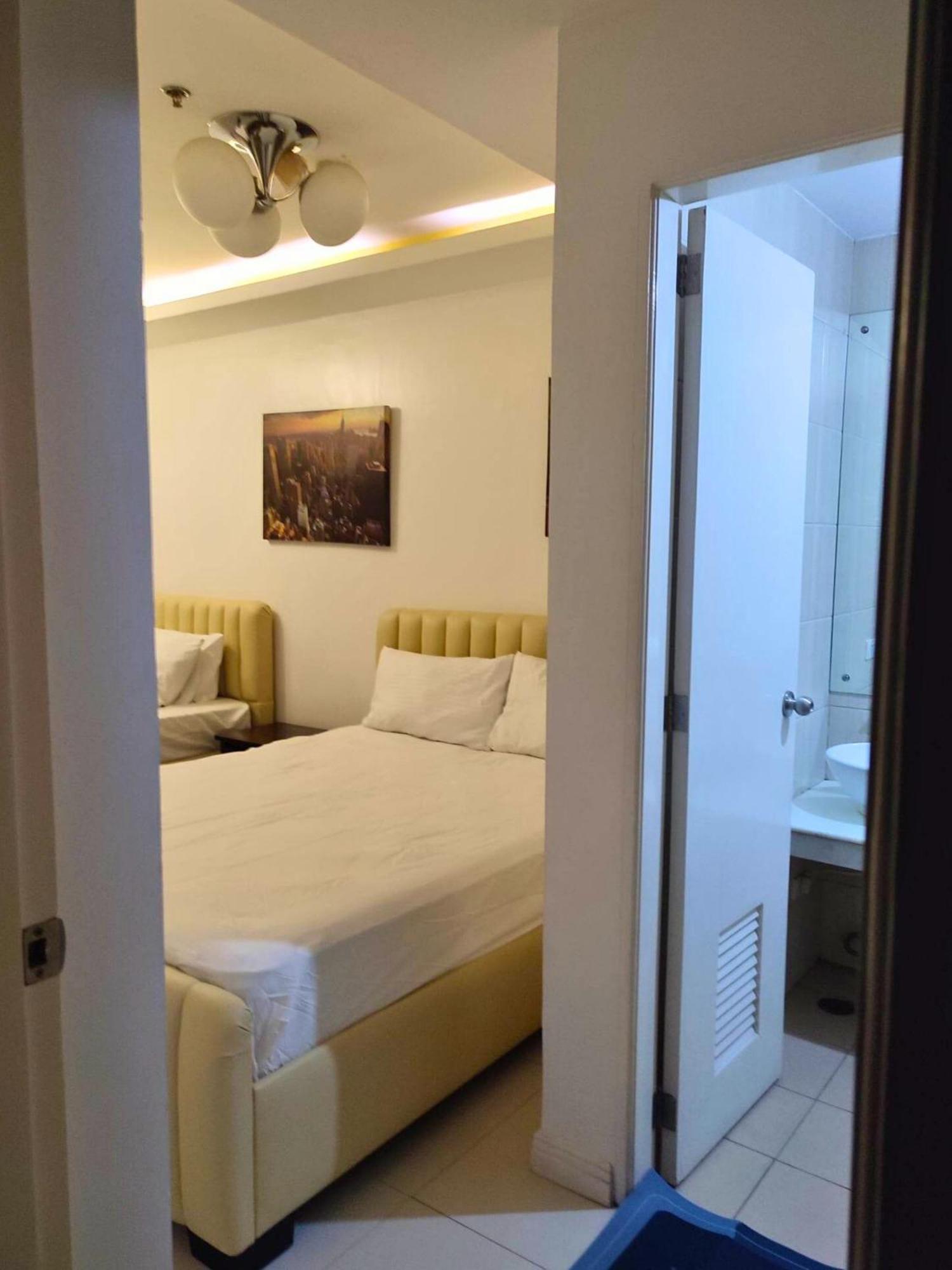 Near Us Embassy X Free Unlimited Pool, Massage & Sauna Access X Promo This Month! Explore Deluxe Studio W Balcony In Manila Perfectly Situated Near Naia Airport, Heart Of Manila Updated 2025 Price For Your Unforgettable Ultimate Staycation Experience Bagian luar foto